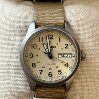 Seiko 5 Field Series SRPJ83