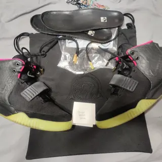 Nike Air Yeezy 2 Solar Red size 10