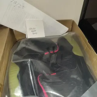 Nike Air Yeezy 2 Solar Red size 10