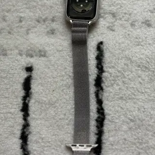 Apple Watch Series 8 41mm // Non-Cellular (GPS model) // Starlight
