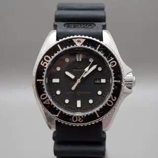 Vintage July 1980 Seiko 2625-0010 Midsize 33mm Black Dial Diver Quartz Watch - $120