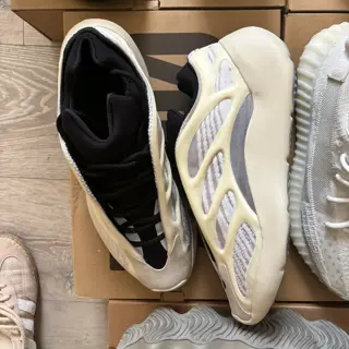 YEEZY’S Size 9.5-10M.  VNDS & USED STEALS!!!