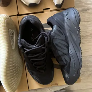 YEEZY’S Size 9.5-10M.  VNDS & USED STEALS!!!