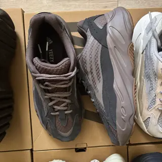 YEEZY’S Size 9.5-10M.  VNDS & USED STEALS!!!
