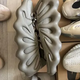YEEZY’S Size 9.5-10M.  VNDS & USED STEALS!!!