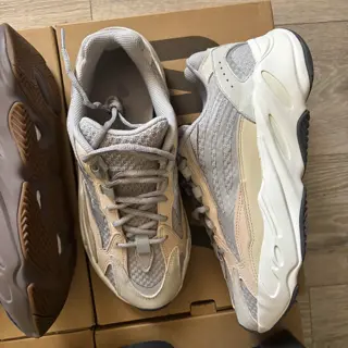 YEEZY’S Size 9.5-10M.  VNDS & USED STEALS!!!
