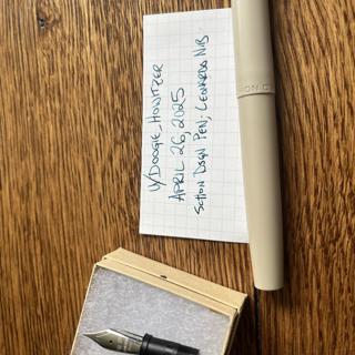 Schon Dsgn Peek-A-Boo [C], Leonardo Nib [B]