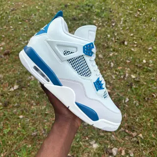 Jordan 4 Military Blue 2024 size 10.5 $165
