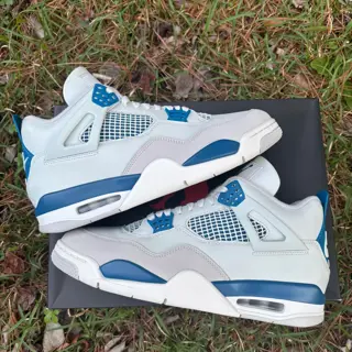 Jordan 4 Military Blue 2024 size 10.5 $165