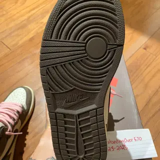 Jordan 1 high Travis Scott Mocha Size 8 Used [$800]