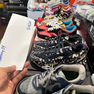 Various pairs, Nike, Jordan, etc ($70+)