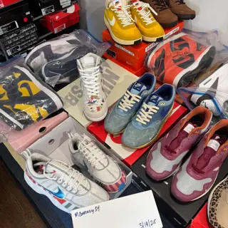 Various pairs, Nike, Jordan, etc ($70+)