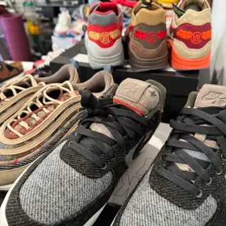 Various pairs, Nike, Jordan, etc ($70+)