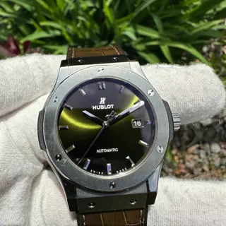 Hublot Classic Fusion 42mm - Green Dial - Box & Papers - Alligator Leather!