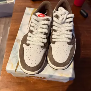 Year of the Rabbit - Jordan 1 Low size 8 - DS