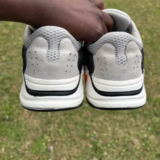 Yeezy  700 waverunner size 10.5 $125