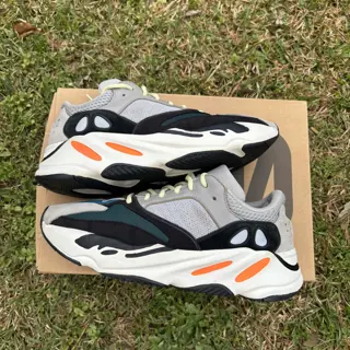 Yeezy  700 waverunner size 10.5 $125