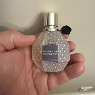 Almost completely full Victor & Rolf Flowerbomb. 2020 batch. Looking to trade for cologne. (Bottle)