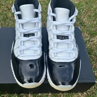 Jordan 11 Gratitude size 8.5 $100