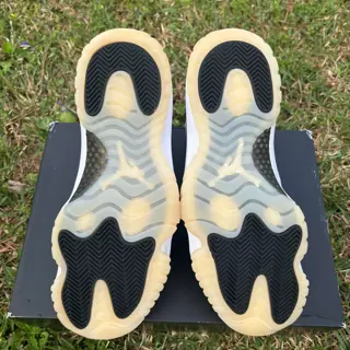 Jordan 11 Gratitude size 8.5 $100