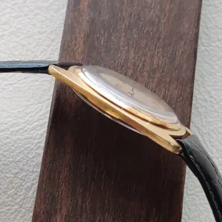1970s Clean Universal Genève Gilt Shadow Gold Electroplated - $999 Shipped!