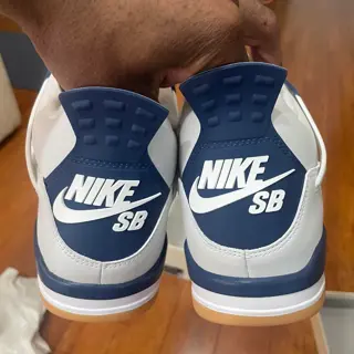 DS Nike SB x Jordan 4 Navy Sz 9.5