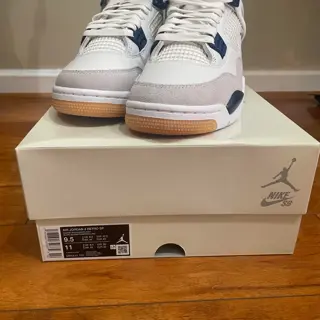 DS Nike SB x Jordan 4 Navy Sz 9.5
