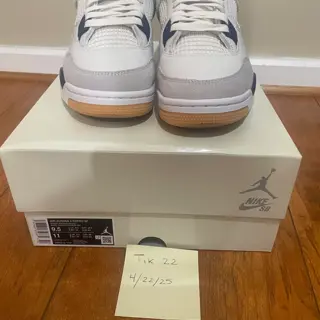 DS Nike SB x Jordan 4 Navy Sz 9.5