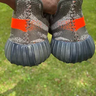 Yeezy Boost 350 V2  Carbon beluga size 9.5 $110