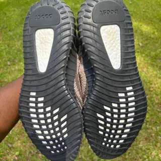 Yeezy Boost 350 V2  Carbon beluga size 9.5 $110