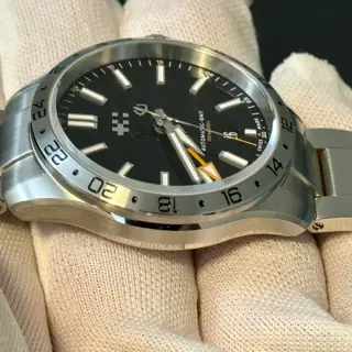Christopher Ward C63 Sealander GMT 39mm applied logo