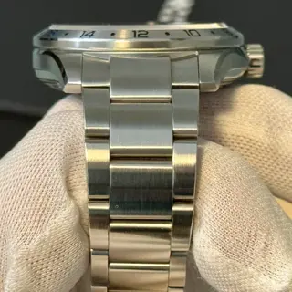 Christopher Ward C63 Sealander GMT 39mm applied logo