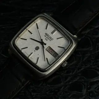 Vintage Seiko Quartz QZ - 0923-5000 – Frosted Dial – Triple Day Font - October 1974 JDM