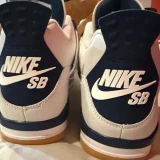 Jordan 4 SB Navy Size 11 for Brick by Brick size 11.