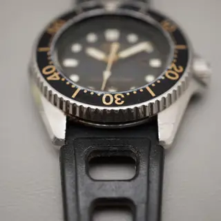 Vintage 1980 Seiko 2625-0010 Midsize 33mm Black Dial Diver Quartz Watch - $135