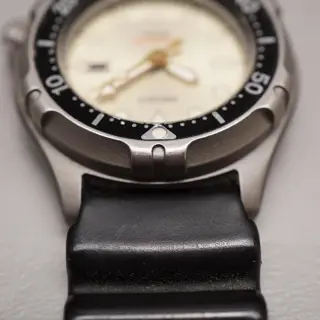 Vintage 1987 Seiko 2A22-0310 Cream Dial Titanium Professional 200M Quartz Watch - $195