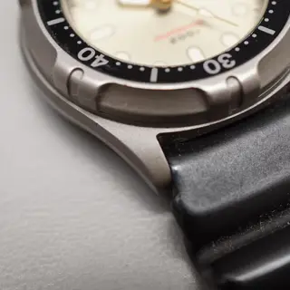 Vintage 1987 Seiko 2A22-0310 Cream Dial Titanium Professional 200M Quartz Watch - $195