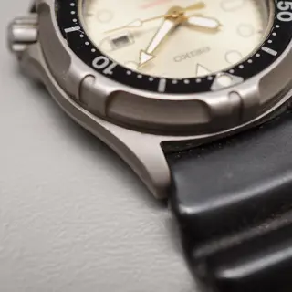 Vintage 1987 Seiko 2A22-0310 Cream Dial Titanium Professional 200M Quartz Watch - $195