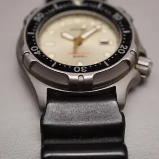 Vintage 1987 Seiko 2A22-0310 Cream Dial Titanium Professional 200M Quartz Watch - $195