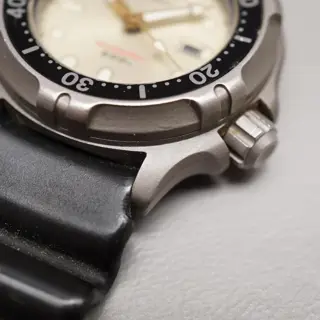 Vintage 1987 Seiko 2A22-0310 Cream Dial Titanium Professional 200M Quartz Watch - $195