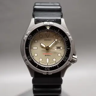 Vintage 1987 Seiko 2A22-0310 Cream Dial Titanium Professional 200M Quartz Watch - $195