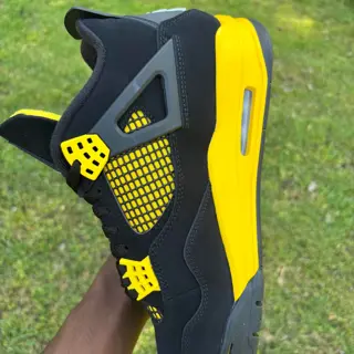 Jordan 4 yellow thunder size 9.5 $185
