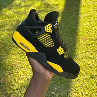 Jordan 4 yellow thunder size 9.5 $185