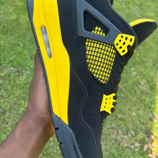 Jordan 4 yellow thunder size 9.5 $185