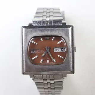 Vintage Seiko 5 Automatic 6119-5420T TV-Style Red Dial Men’s Watch – Japan Made 95$ Excellent Condition
