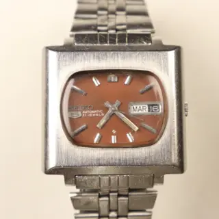 Vintage Seiko 5 Automatic 6119-5420T TV-Style Red Dial Men’s Watch – Japan Made 95$ Excellent Condition