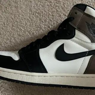 Air Jordan 1 Retro High Dark Mocha Size 9.5 Pre-Owned $170 + shipping