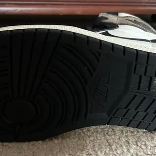 Air Jordan 1 Retro High Dark Mocha Size 9.5 Pre-Owned $170 + shipping