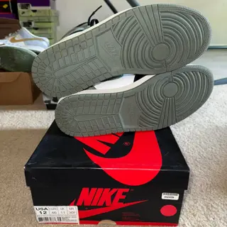 Air Jordan 1 Clay green 9.5/10 condition size 12 $255
