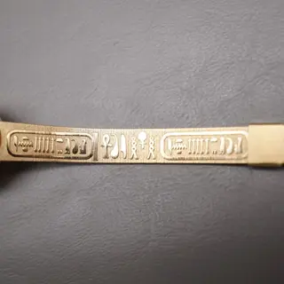 Vintage 1985 Seiko 1E20-0A20 Golden Nefertiti Bangle Ladies Quartz Watch - $265